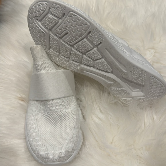 Cushionaire Memory Foam Women's White Slip-On Sneakers Dorsy 9 - Picture 4 of 4